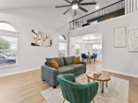 Modern & Homey 3Br Home, Remote Work Friendly, King Beds, Fast WiFi Hotels in Pflugerville