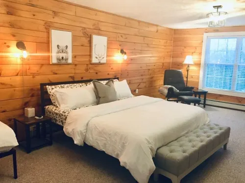 White Mountains sleeps 11 PET FRIENDLY with indoor/outdoor pools, hiking/biking