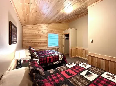 Yellowstone's Premier Hideaway! King Bed, Fire Pit, Dog & Wheelchair Friendly! Hotels near Pinecone Playhouse at Mack's Inn Resort
