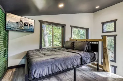 Interstellar Treehouse Hideaway + Disc Golf