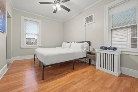 Vacation Home Sleeps 10 w/ Game Lounge · 5 mins walk to NYC/EWR Train