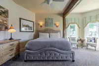 Wilson Creek Manor Sleeps 20 • Vineyard Estate w Resort Pool Spa Game Room