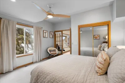 Rockford Bay Retreat: Your Private Waterfront Resort