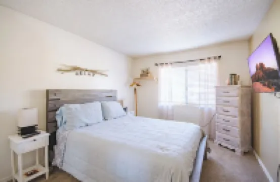 Adventure Loft: Near Trails, Pool and Golf