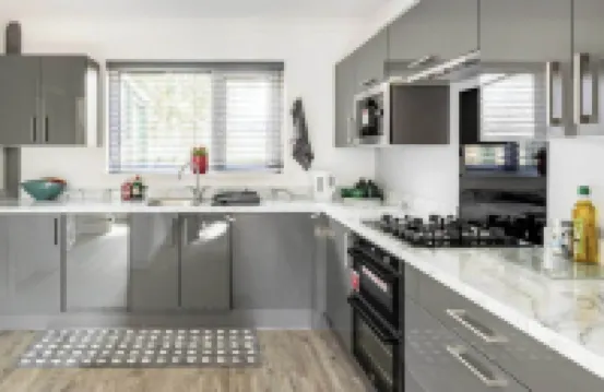 3 Bed House - Sleeps 5 - Parking - Garden - Wifi