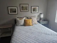NEW, near trolley. charming 1-bedroom home in Fletcher hills, La Mesa. Hotels near Vons