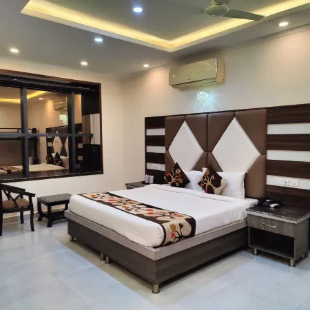 Hotel Mandi Heights - Bar, Fine Dining & Banquet Hall