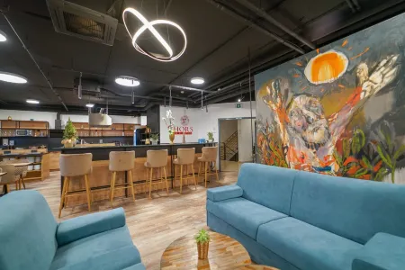 Chors Like a Hotel - Hostel Отели в г. Братислава I