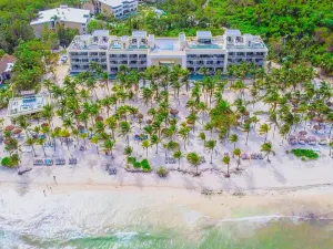 Family Selection at Grand Palladium Kantenah Resort & Spa - All Inclusive