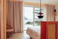 Silveira Bay Lounge Retreat Hotels near Monte Brasil
