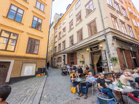 ApartDirect Gamla Stan III Отели рядом с достопримечательностью «Шведский музей естественной истории»