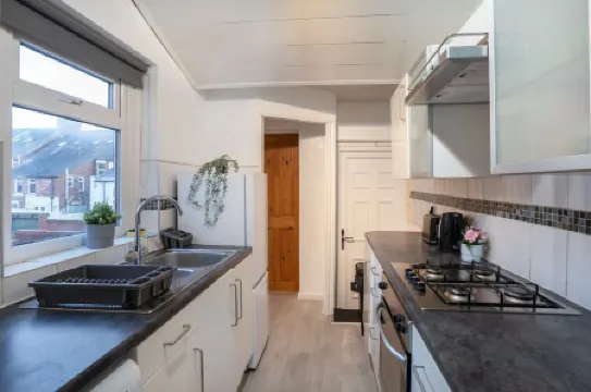 3 Bed-Free Parking-Close to City