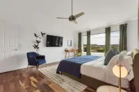 Centrally Located 5BD - Games, BBQ & Firepit Patio