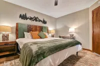 Perfect Summer Getaway - Hot Tub, Pool, Kayaks, A/C in Big Bass Lake Resort!