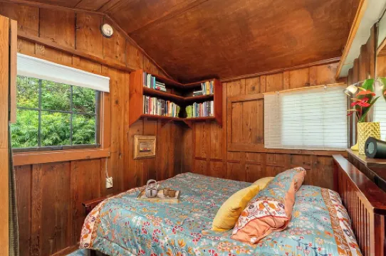 Volcano Artist Cottage