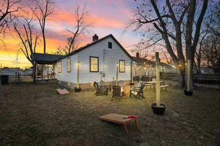 Urban Oasis: A Charming Downtown Retreat with Game Room, Firepit and Yard Games
