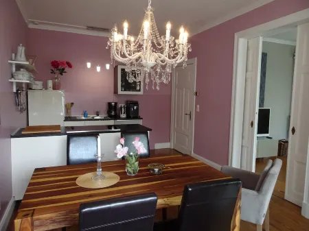 Downtown, Lübeck, ground floor, turn of the century, old town, fireplace, WiFi, parking lot Отели рядом с достопримечательностью «Любекская академия музыки»