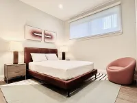 Modern Apartment with Private Rooftop Patio & Free Parking in Downtown Chicago
