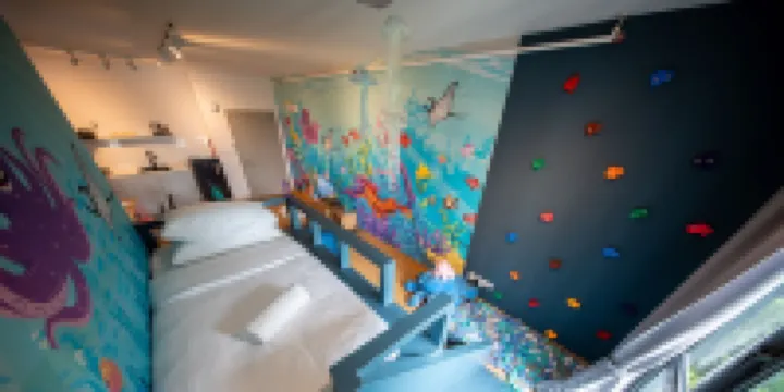 Maya Bay Residences SplashMania Hotel berhampiran Cove Aerobar @ Discovery Park