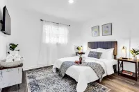 NEW | Moderne Luxe Home | Mins to ATL & Decatur Sq
