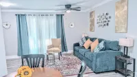 Cute Apartment Near the Airport-9B