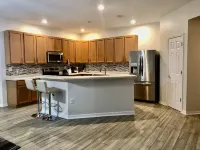Marvelous Villa, 4 beds 4 bath, pool and lake front