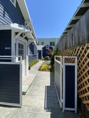 Cozy living, one block from Downtown Burlingame Отели в г. Берлингейм