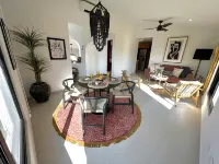 La Casa del Perro Rosa, Cancún Downtown