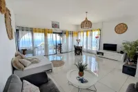 House with ocean view and jacuzzi 10 minutes from the beach