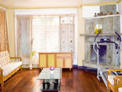 Executive Wide Living Rm APT | 2 km away from town