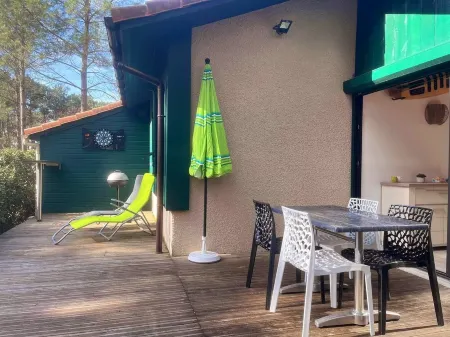 HOLIDAY HOME CLOSE TO BEACH AND POOL