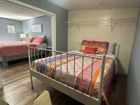 2 Bedrooms, 3 Beds, 2 Bathrooms Cozy House by the Bay.
