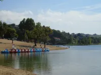 RENOVATED BASQUE HOUSE 8 BEDROOMS CLIM WIFI NEAR LAKE, OCEAN GARDEN, PETS OK فنادق في Saint-Pee-sur-Nivelle