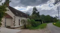 Longère in Berry with swimming pool on the edge of a castle park