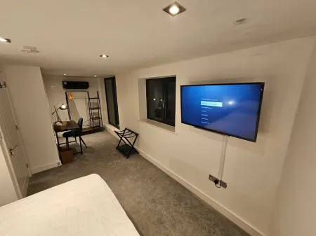 Deluxe 1 Bed, 4 Person Apartment Town Centre, Stonehenge Amesbury