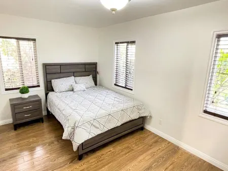 Entire Remodeled House 2B1B in LA w/self check-in