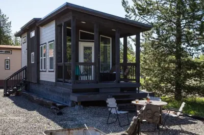 Experience Tiny Home living near Yellowstone Các khách sạn gần Upper Mesa Falls