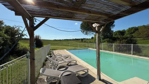 Gîte au Calme Sans Vis-à-vis Avec Grande Piscine Privative