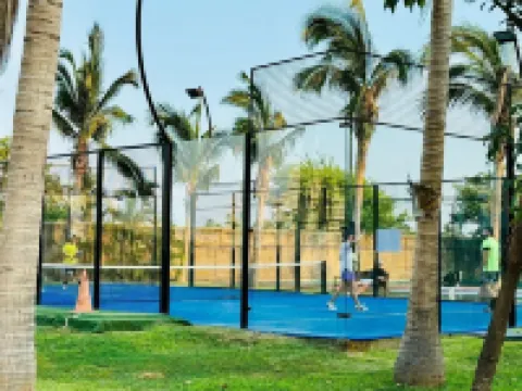 REMODELED Luxurious First-Floor Apartment in Isla Residences