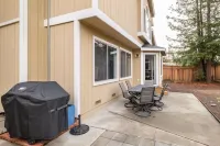 Cozy home minutes to wineries and Russian River Hotel a Windsor