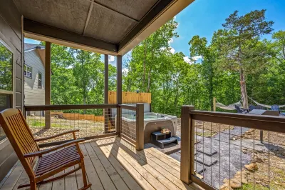 Serenity Oasis - Indoor Heated Pool - Hot Tub - FirePit- Games - Family Friendly Hôtels à proximité de : Sims Point