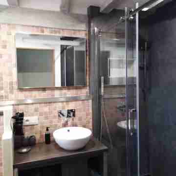 Wood Stone & Wine Rooms