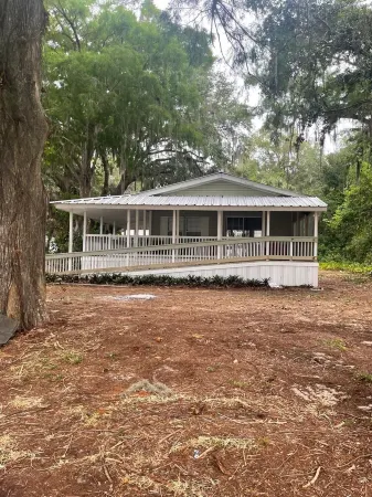 Beautiful cottage on lake istokpoga with lake view!