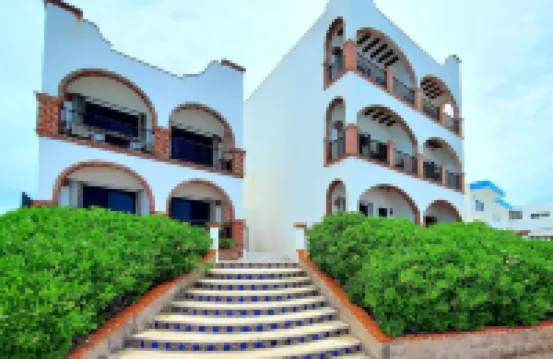 Oceanside Villa "Campeche" with a/c pool in centro     5 min stroll to beach Hotel di 