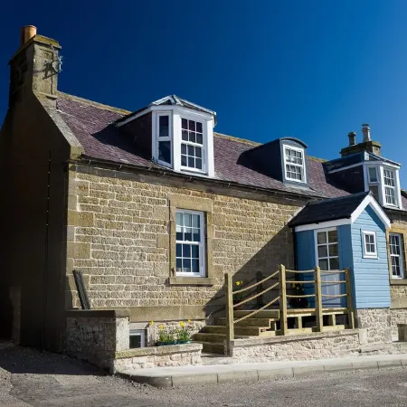 Sea Views, Sauna, Jacuzzi Bath, Decking, BBQ, Summer House, Perfect!