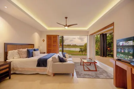 Ground-Floor Family Oasis with Double-Size Pool, Lake View & 4 Spacious Bedrooms Отели рядом с достопримечательностью «Playa punta mita»