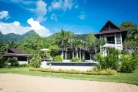 Luxury villa, private beach, infinity pool. Fully serviced. Beautiful sunsets