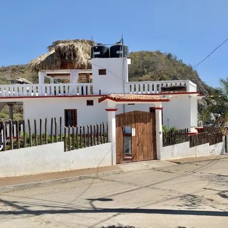 Casa El Delfin, 2nd Floor-Apt. 2 - Estacahuite