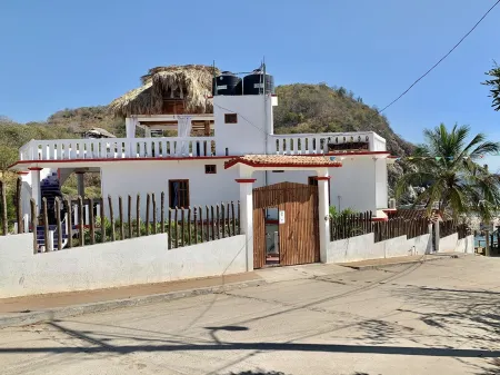 Casa El Delfin, 2nd Floor-Apt. 2 - Estacahuite