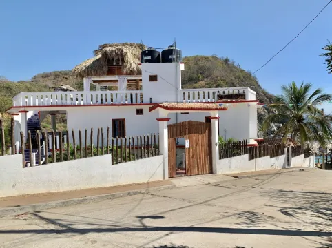 Casa El Delfin, 2nd Floor-Apt. 2 - Estacahuite